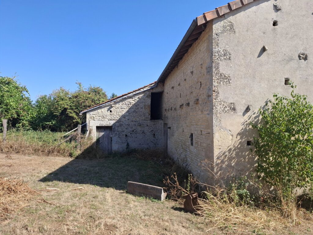 Object in Deux-Sèvres, Nouvelle-Aquitaine | Maison en France